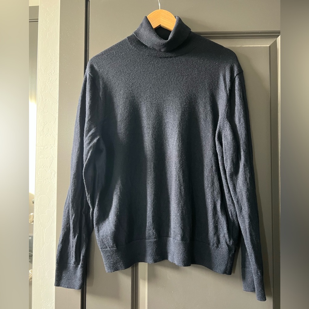 Banana Republic Navy Blue Turtleneck 100% Merino Wool